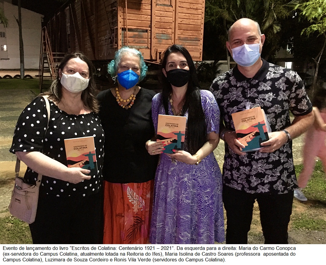 Servidores e ex-servidores no evento de lançamento do livro